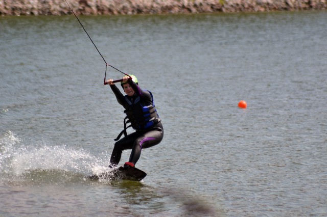 Girl’s session at wakeboard cable