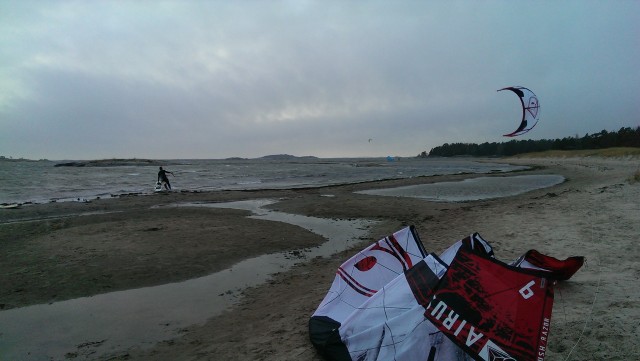 Jonathan and me kitesurfing in Vedagrundet